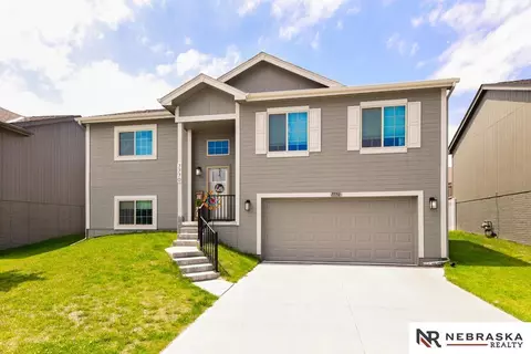 7770 N 88th St, Omaha, NE 68122
