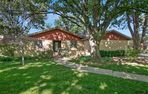 5812 Rolling Hills Blvd, Lincoln, NE 68512