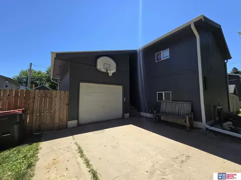 Exterior - 1412 N 19th Ave, Beatrice, NE 68310 photo 1 of 9