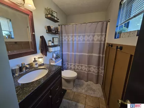 Bath - 1412 N 19th Ave, Beatrice, NE 68310 photo 1 of 1
