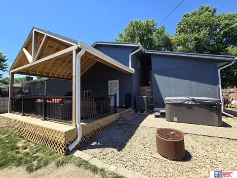 Exterior - 1412 N 19th Ave, Beatrice, NE 68310 photo 2 of 9