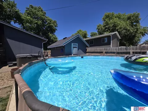 Exterior - 1412 N 19th Ave, Beatrice, NE 68310 photo 5 of 9