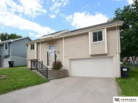 8408 S 143rd St, Omaha, NE 68138