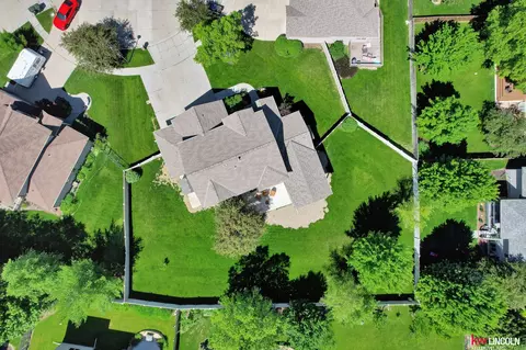 2262 Brennen View Ct, Lincoln, NE 68512