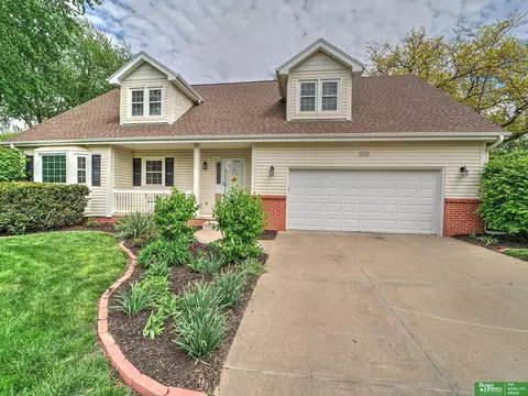 1519 N 214 St, Elkhorn, NE 68022