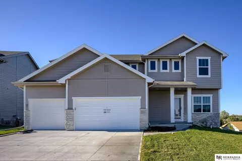 4915 Helwig Ave, Papillion, NE 68133