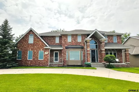 6015 S 88th St, Lincoln, NE 68526