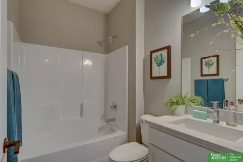 17522 Robin Dr, Omaha, NE 68136 photo 7
