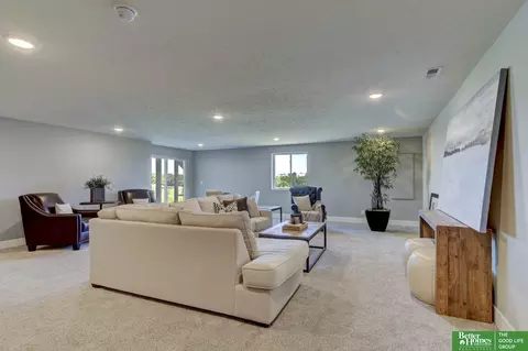 17522 Robin Dr, Omaha, NE 68136 photo 27
