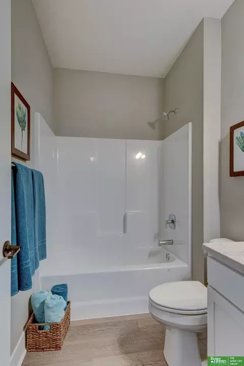 17522 Robin Dr, Omaha, NE 68136 photo 8