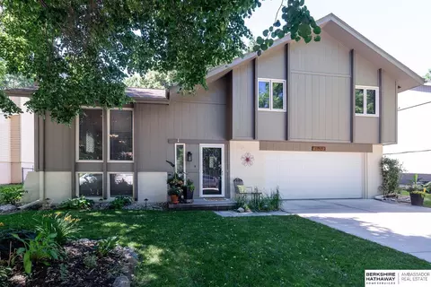 15919 Dorcas St, Omaha, NE 68130