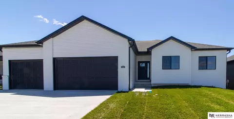 7519 Maxine Dr, Lincoln, NE 68516