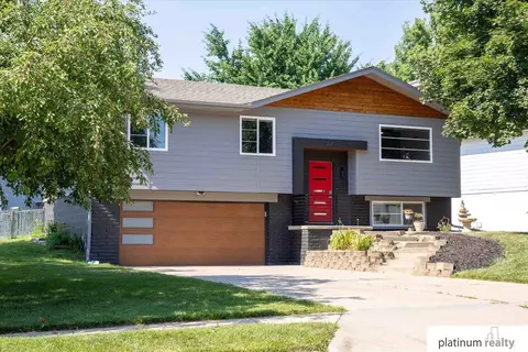 13711 Jefferson Cir, Omaha, NE 68137