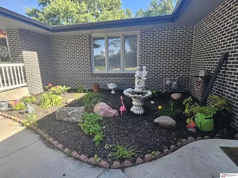 100 Franklin Ave, Beatrice, NE 68310 photo 2