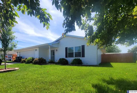 1219 N Indiana Ave, York, NE 68467