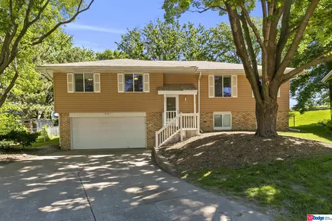 207 S 150 Cir, Omaha, NE 68154