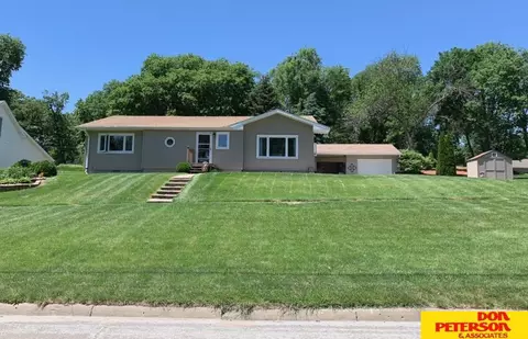122 N 16th St, Tekamah, NE 68061