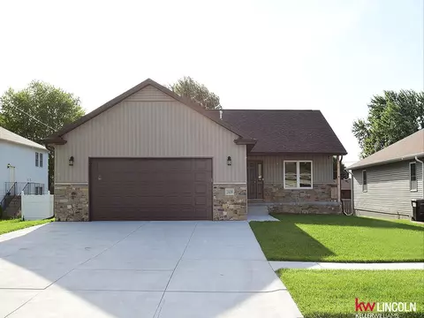 2820 N 5th St, Lincoln, NE 68521