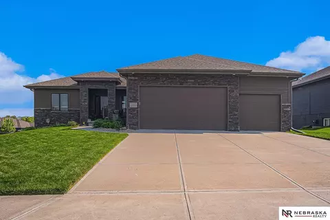 12353 Osprey Ln, Papillion, NE 68046