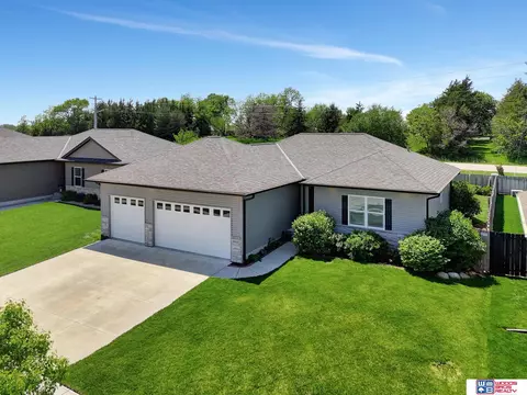 9615 S 71st St, Lincoln, NE 68516