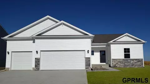 17059 Young St, Bennington, NE 68007