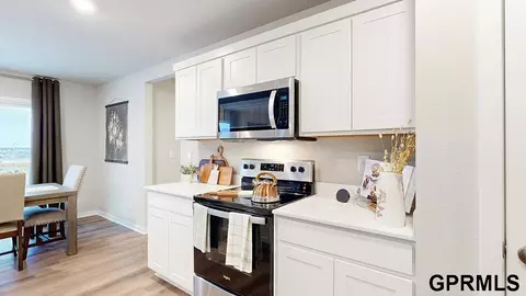 17059 Young St, Bennington, NE 68007 photo 9
