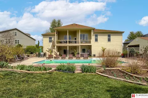 20015 Covington Cir, Gretna, NE 68028