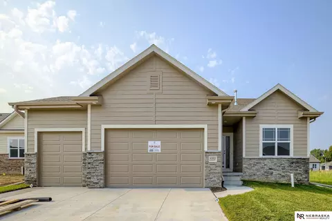 4303 Lynnwood Dr, Bellevue, NE 68123