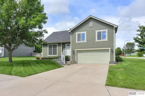 11718 Willow Park Dr, Gretna, NE 68028