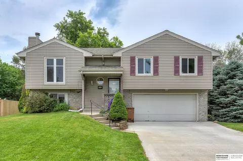 2305 Hogantown Dr, Bellevue, NE 68123
