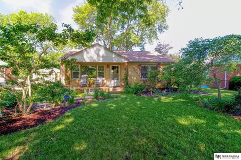 915 S 50th St, Lincoln, NE 68510