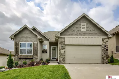 15467 Jaynes Cir, Omaha, NE 68116