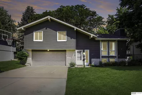 12724 Erskine St, Omaha, NE 68164
