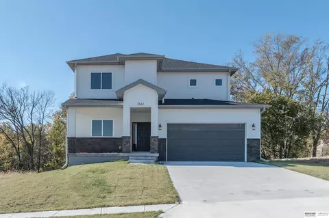 7614 S 34th St, Bellevue, NE 68147