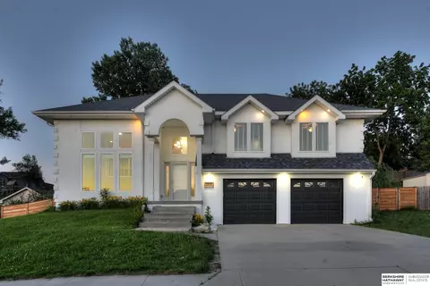 1019 Silver Ln, Crescent, IA 51526