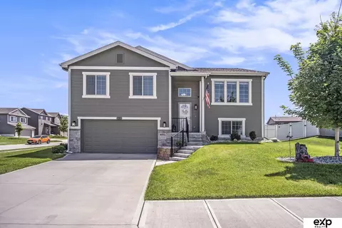 7383 N 165 St, Bennington, NE 68007