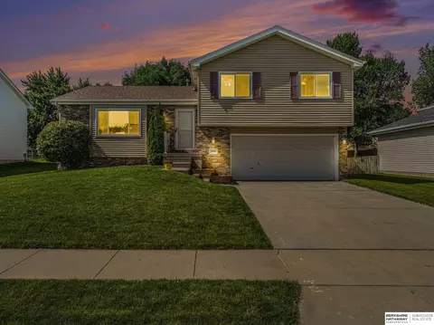 5451 NW 4th St, Lincoln, NE 68521