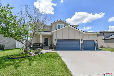 1303 Ridge Rd, Hickman, NE 68372