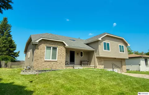 6312 S 95th St, Omaha, NE 68127