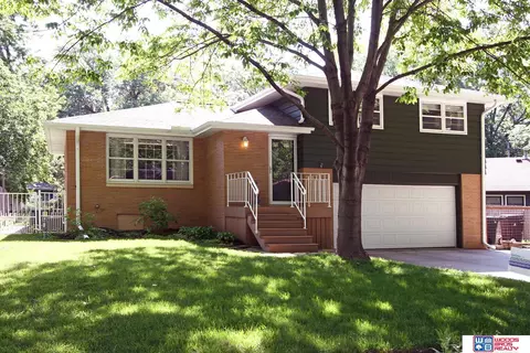 2000 Twin Ridge Rd, Lincoln, NE 68506