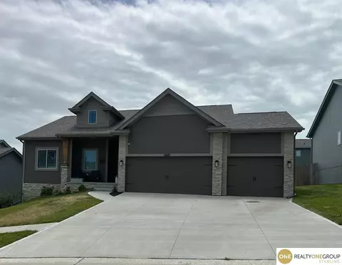 16327 Potter St, Bennington, NE 68007