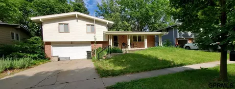 1300 Cottonwood Dr, Lincoln, NE 68510