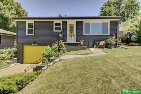 2823 S 39th St, Omaha, NE 68105