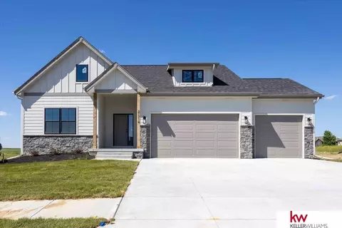 21714 Hampton Dr, Gretna, NE 68028