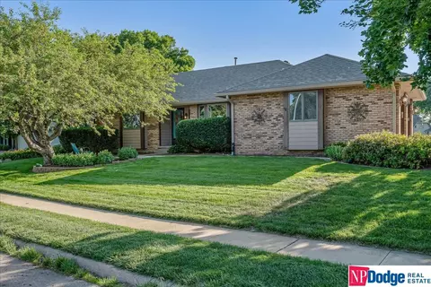 6205 S 100 St, Omaha, NE 68127