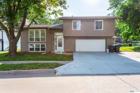 324 N 152nd St, Omaha, NE 68154