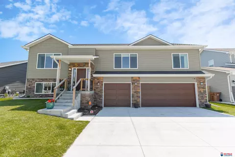 3327 N 92nd St, Lincoln, NE 68507