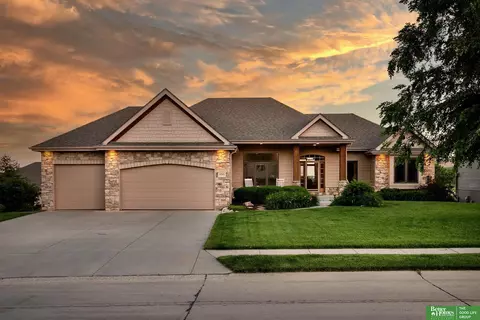 19301 Sahler St, Omaha, NE 68022