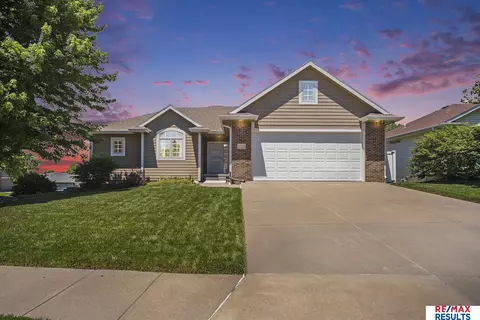 16542 Cottonwood St, Omaha, NE 68136
