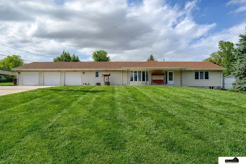 808 Eldora Ave, Weeping Water, NE 68463